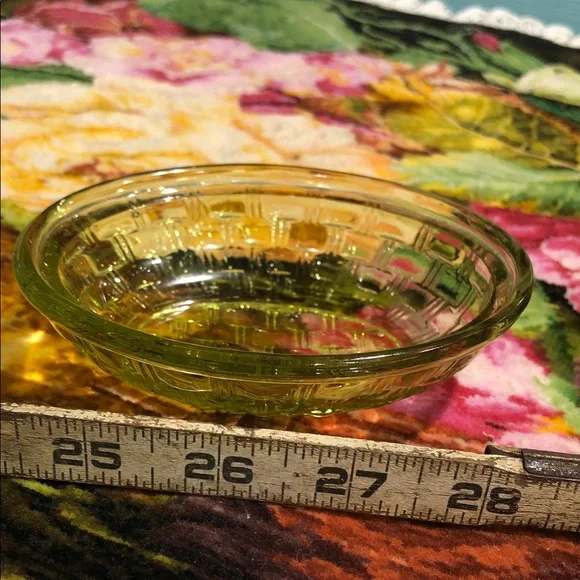 Vintage L. E. Smith Green Glass Rabbit Dish 🐰 - Picture 3 of 11